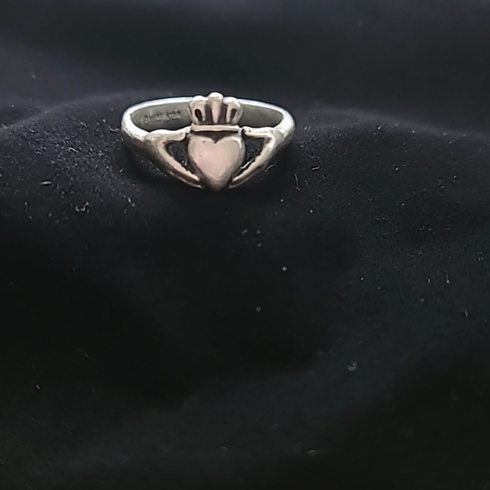 Rare vintage James Avery Claddagh heart crown ring